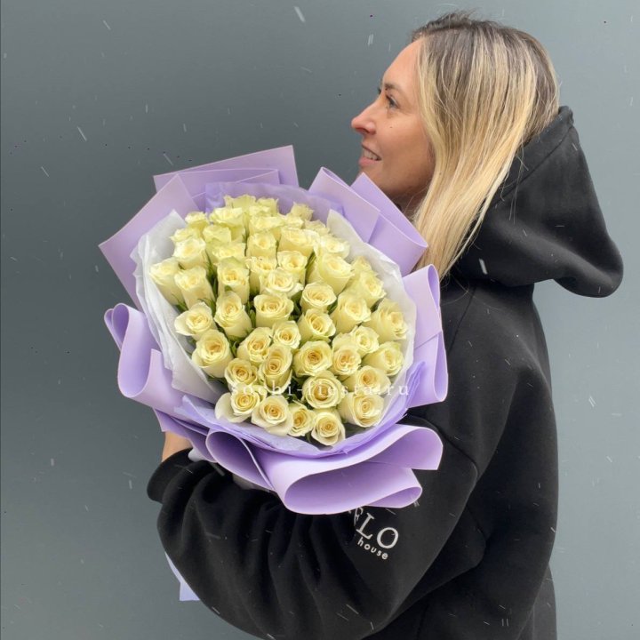 51 белая кенийская роза в оформлении в Белгороде