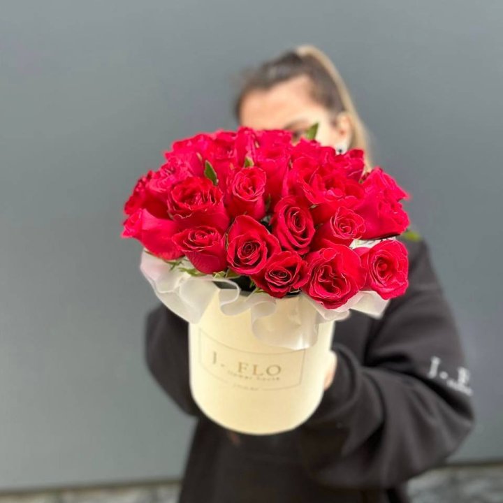 27 кенийских роз в боксе в Белгороде