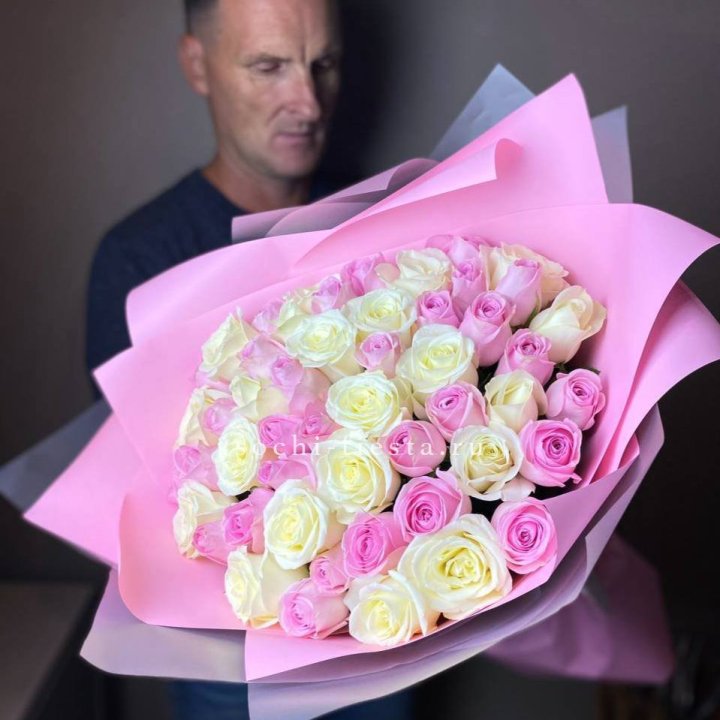 51 белых и розовых роз в Белгороде