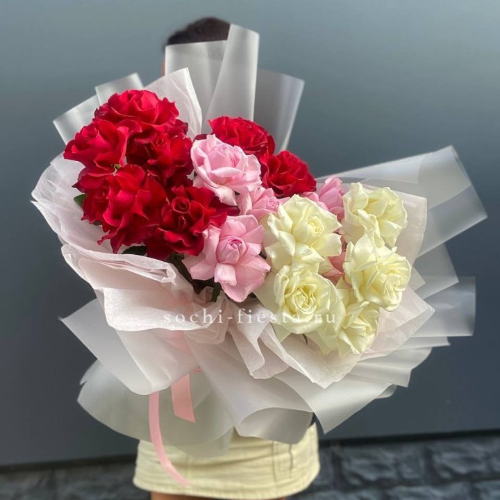 Микс из 17 роз в Белгороде