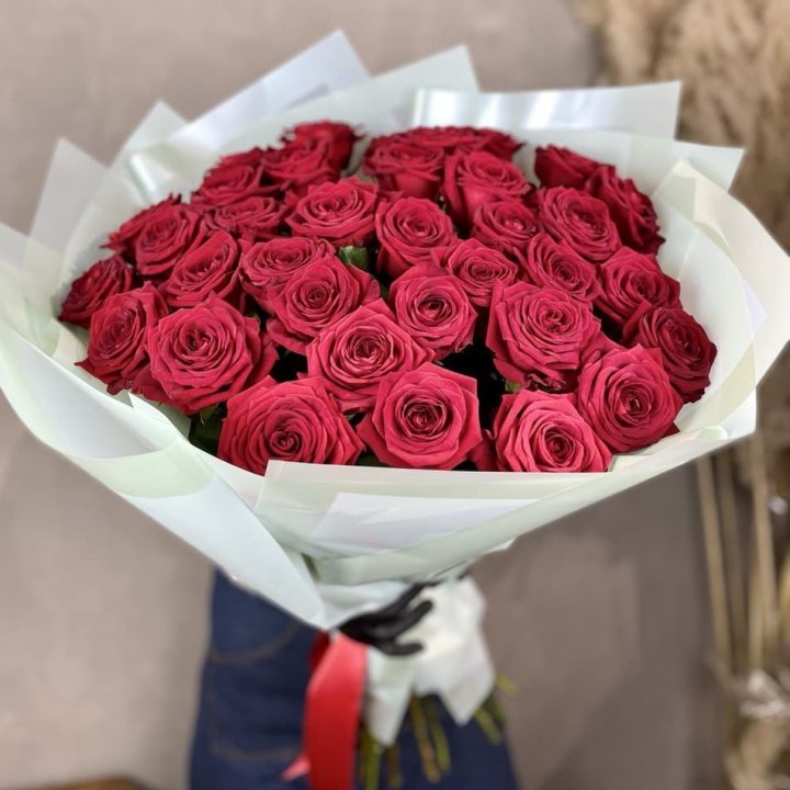 37 красных роз в Белгороде