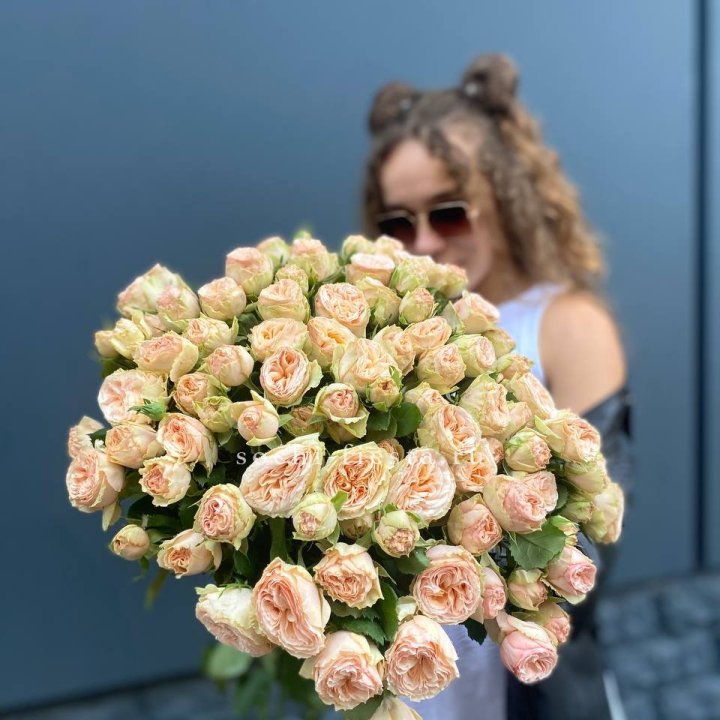 25 пионовидных роз в Белгороде