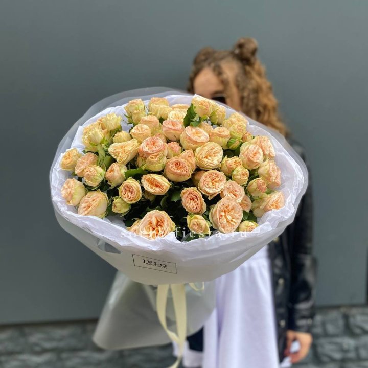 15 пионовидных роз в Белгороде