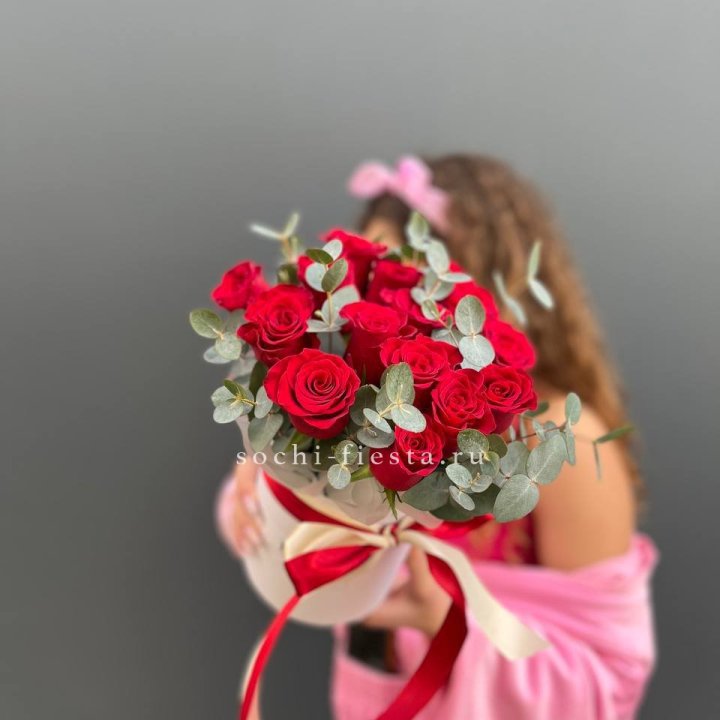 15 Красных роз в боксе №2 в Белгороде