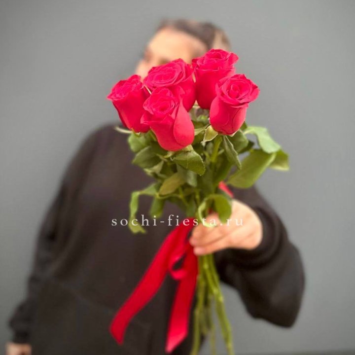 Букет 5 красных роз  в Белгороде