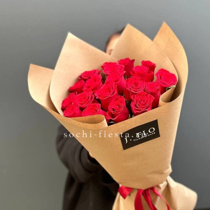 19 красных роз в крафте в Белгороде