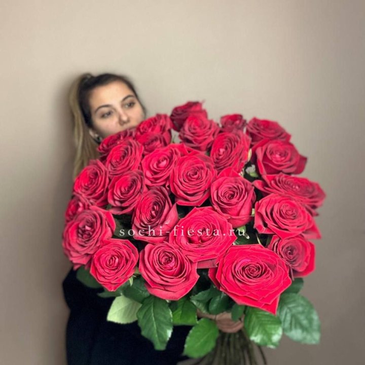 25 высоких роз в Белгороде