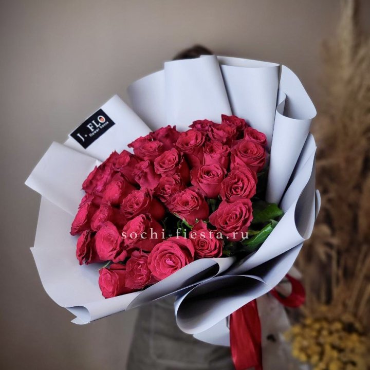 Красные розы 33 шт в Белгороде