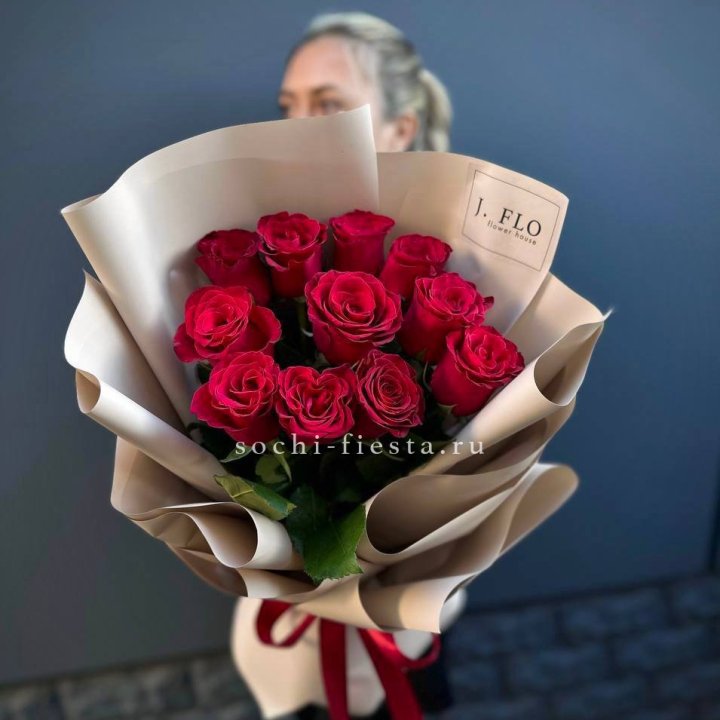 Букет красных роз "Наоми" в Белгороде