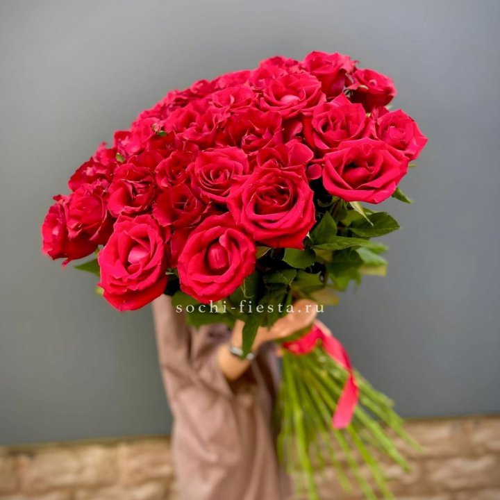 51 высокая красная роза в Белгороде