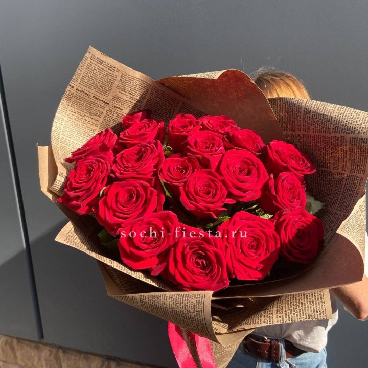 19 красных роз Леди Крафт в Белгороде