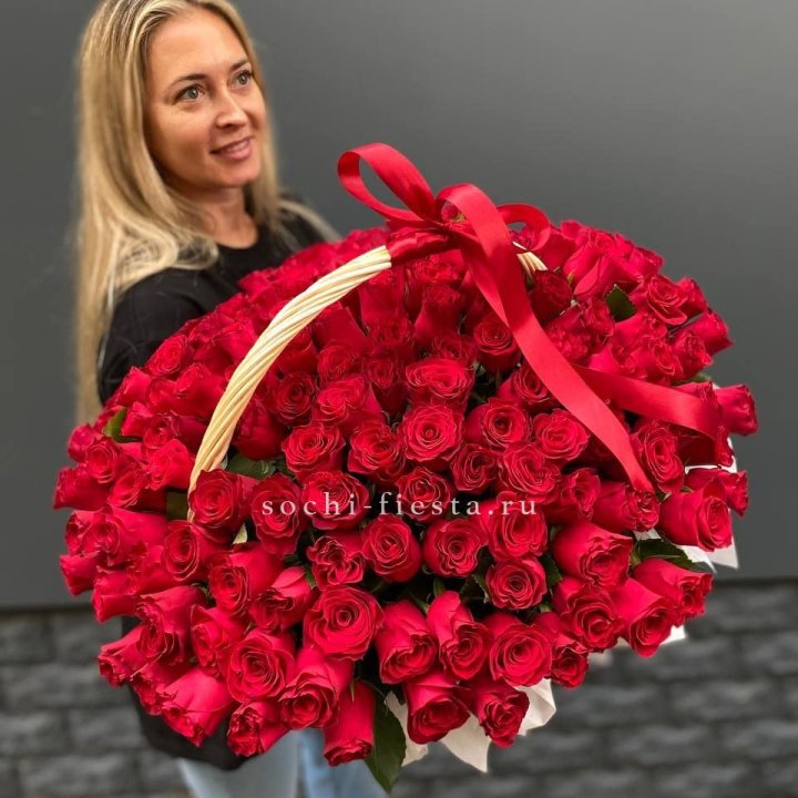 151 красная  роза в корзине в Белгороде