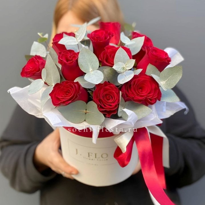 11 роз в шляпной коробке в Белгороде