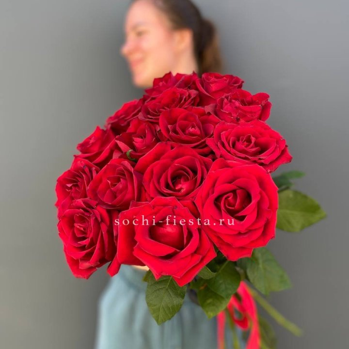 15 красных роз под ленту в Белгороде