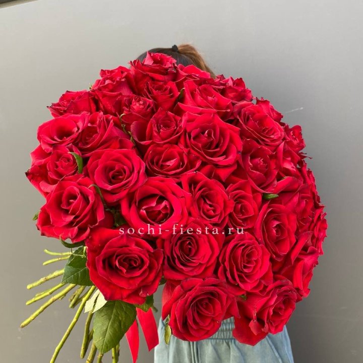 35 красных роз под ленту в Белгороде