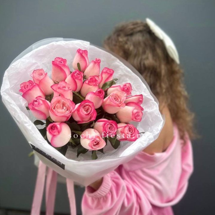 21 розовые розы Венди  в оформлении в Белгороде