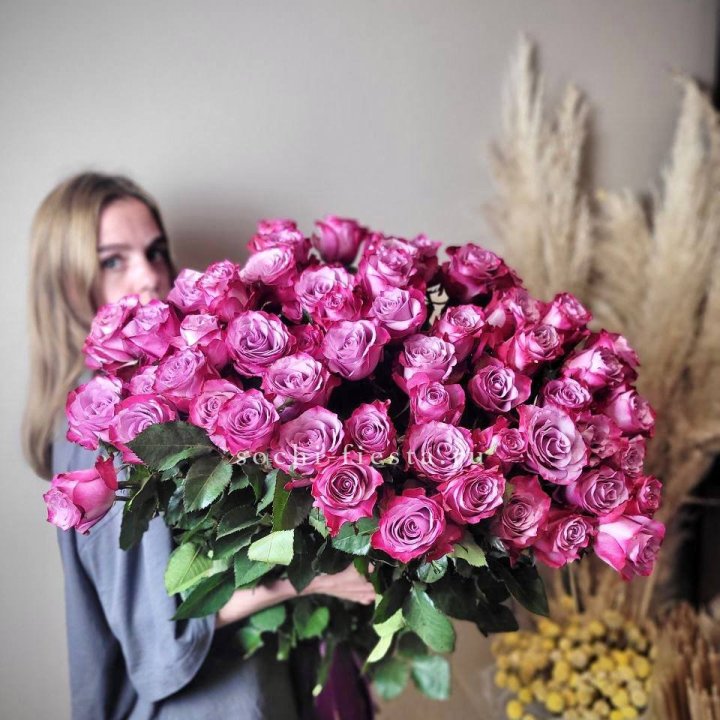 Охапка высоких роз Деп перпел в Белгороде