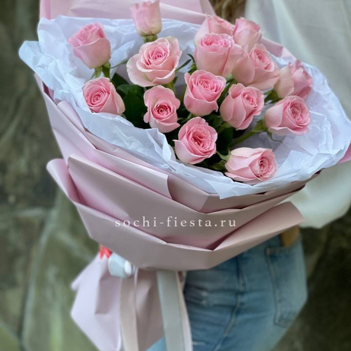 Розовые розы в авторском оформлении в Белгороде