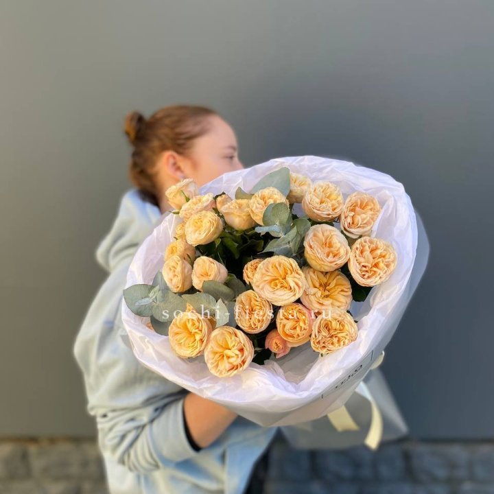 7 пионовидных роз в Белгороде