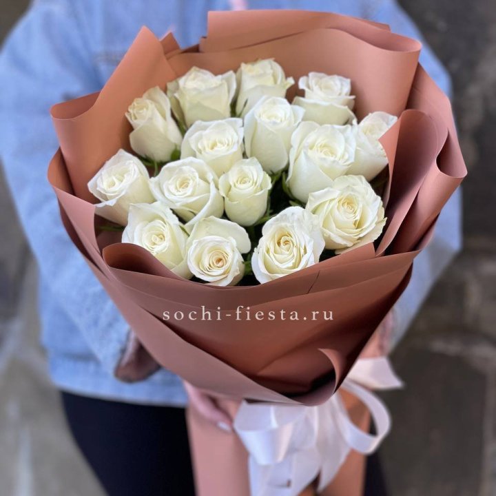 15 белых роз сиена в Белгороде