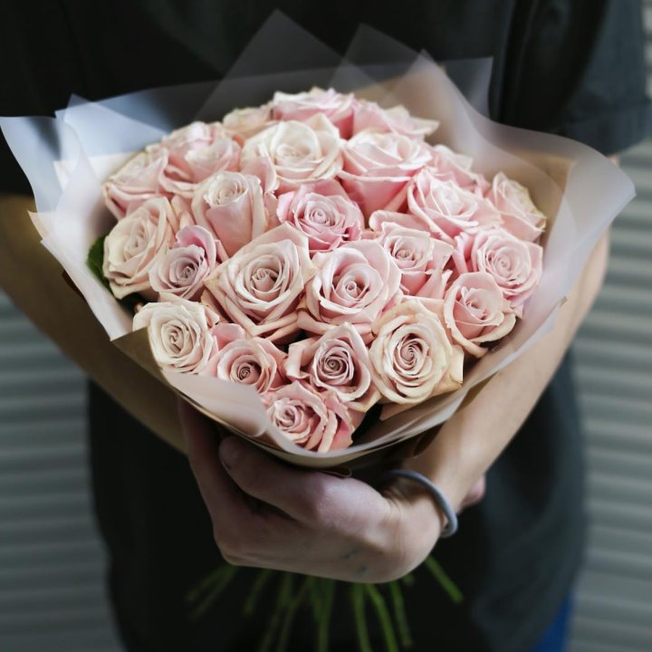 27 кремовых роз в Белгороде