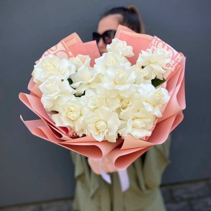 Белые розы "Аморе" в Белгороде