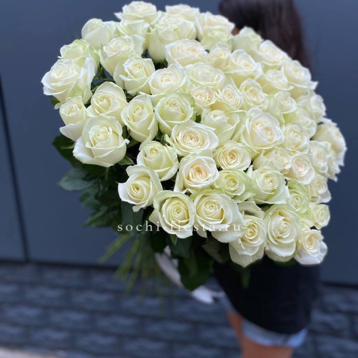 51 белоснежная высокая роза в Белгороде