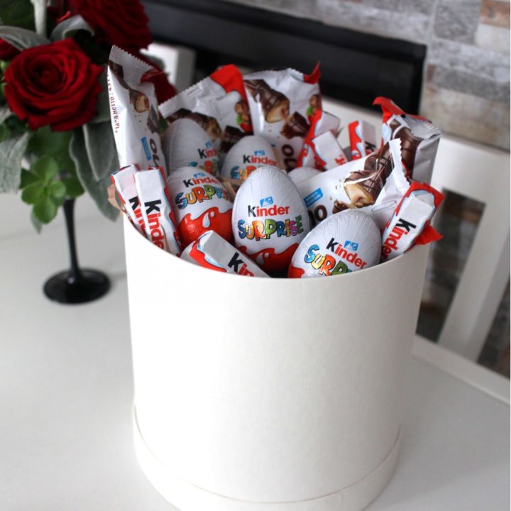 Коробка с киндерами  в Белгороде