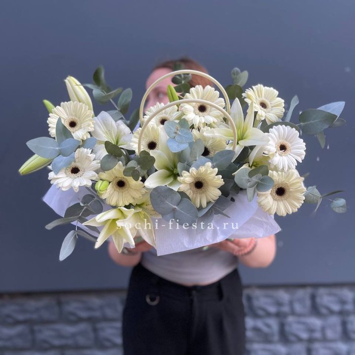 Сумочка лилии и герберы в Белгороде