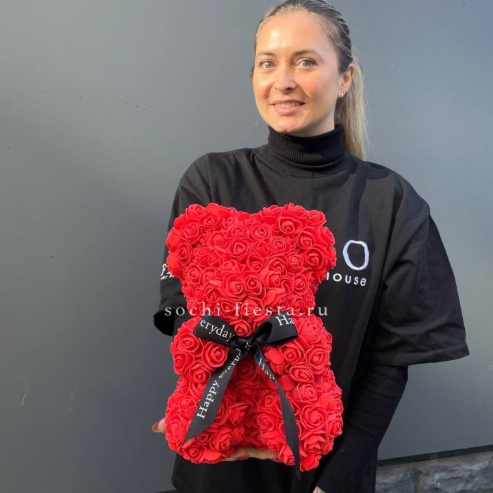 Медведь из роз красный в Белгороде