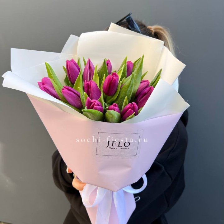 15 пурпурных тюльпанов в Белгороде