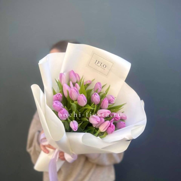 25 сиреневых тюльпанов в Белгороде