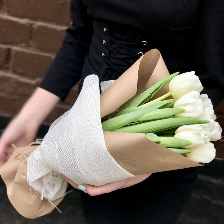 Букет белых тюльпанов в Белгороде