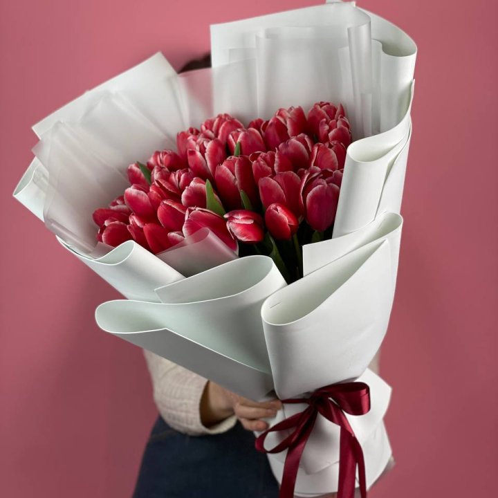 Букет красных тюльпанов в Белгороде